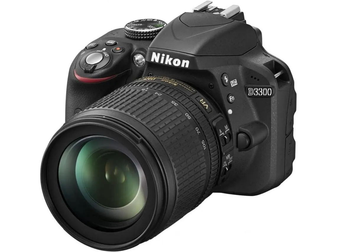 Kit Máquina Fotográfica Reflex NIKON D3300 + AF-S DX NIKKOR 18-105mm (Preto - 24.2 MP - ISO: 100 a 12800)