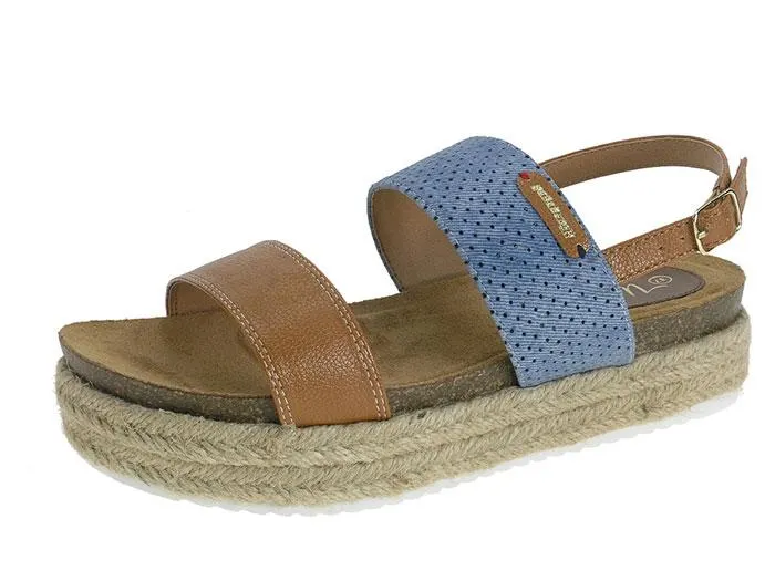 Casual sandals with wedge