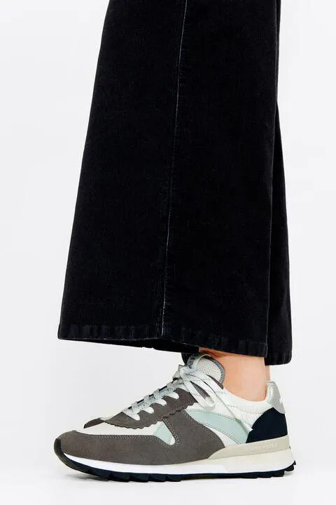 Sapatilha técnica em cinzento-escuro