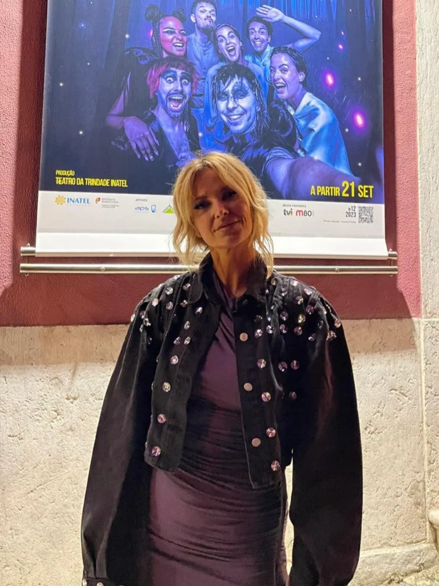 Casaco ganga com apliques pedras preciosas