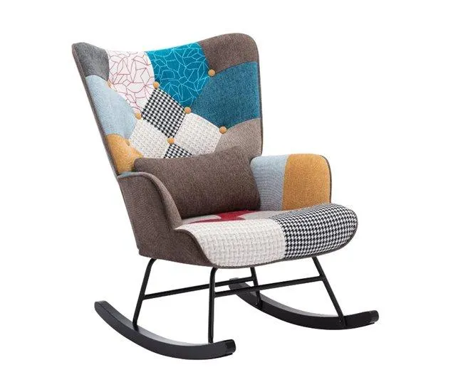 Poltrona vintage compacta em couro sintético, com pés em madeira maciça. Medidas: 71 x 71 x 33 cm, suporta 120 kg.