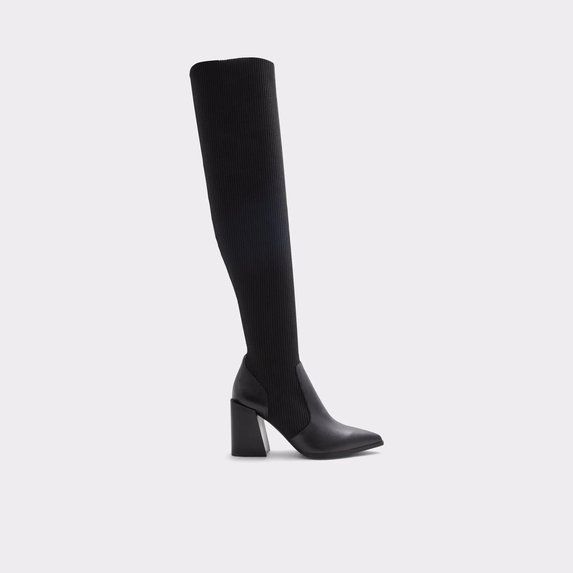 Botas em preto, salto em bloco - GANINI