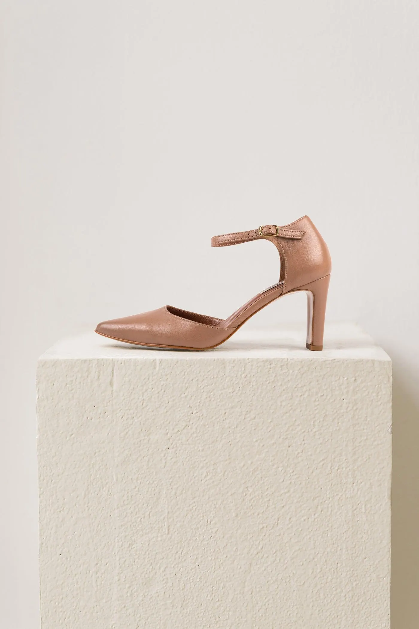 Sapatos de salto alto em pele Nude