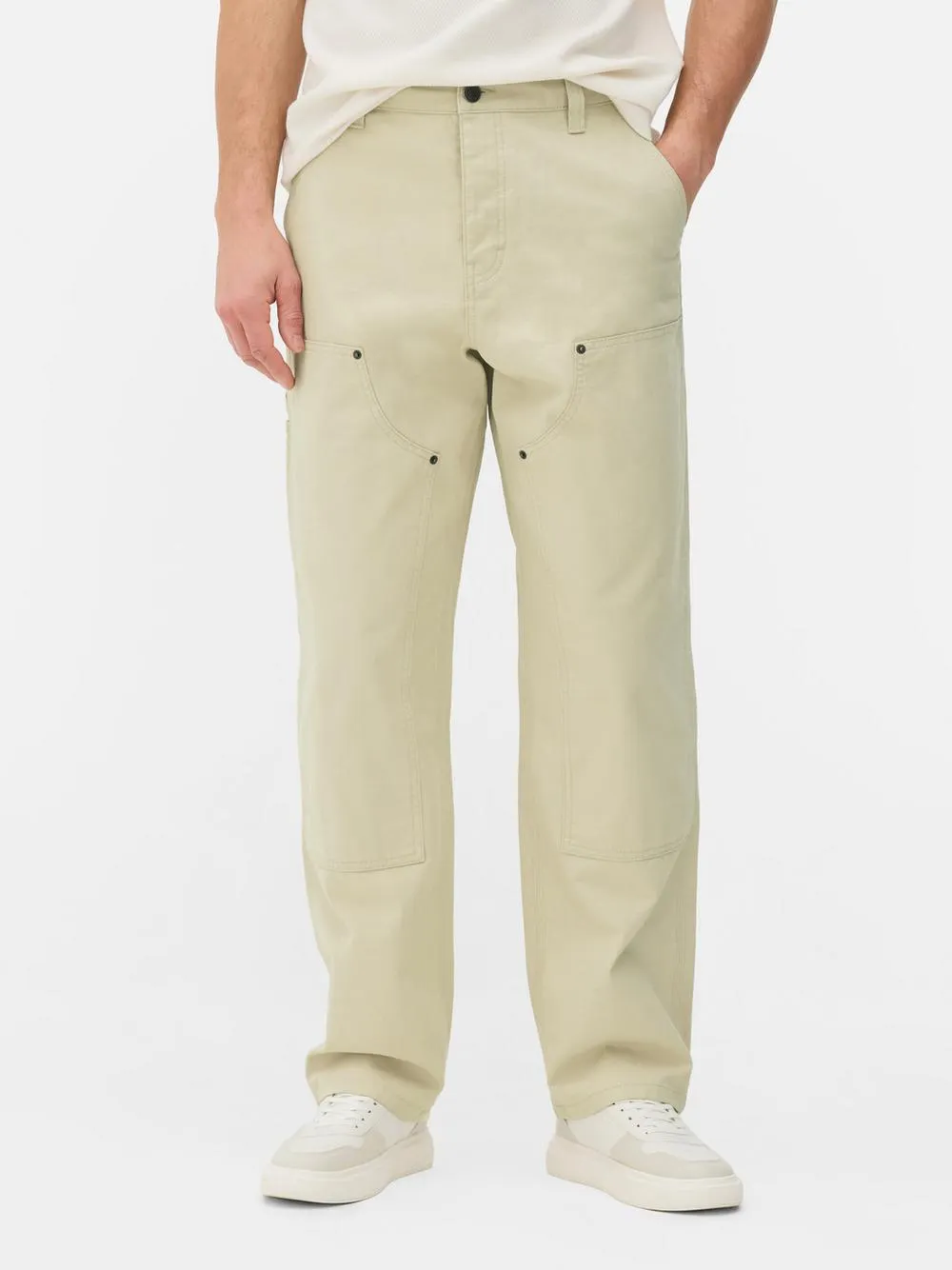 Calças corte folgado painel joelho