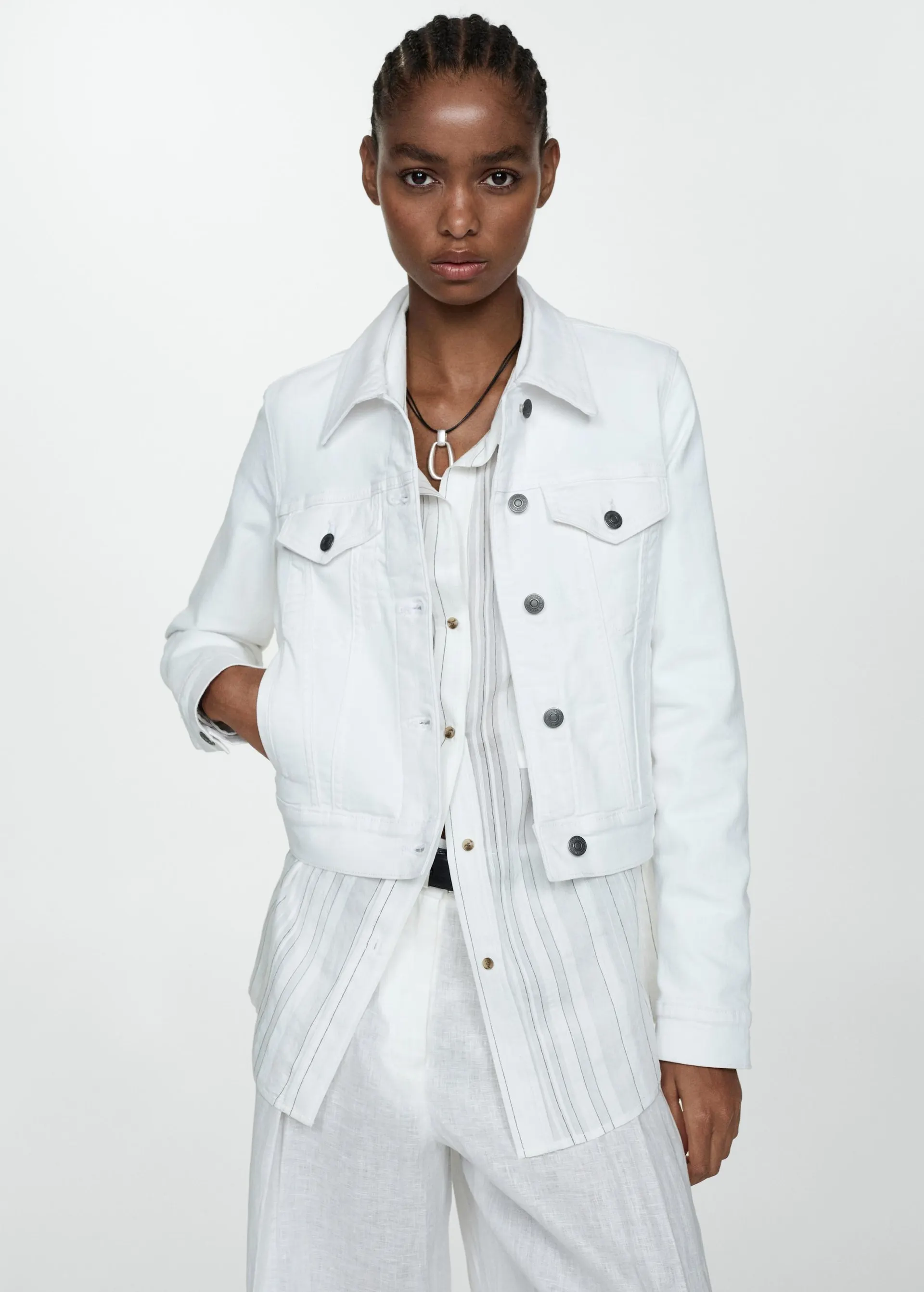 Cazadora vaquera bolsillos