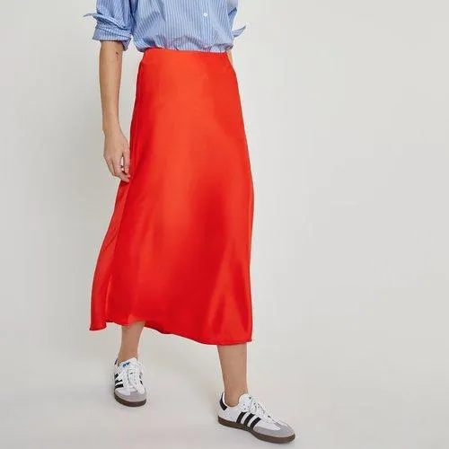 Saia evasé comprida em cetim mate, Signature