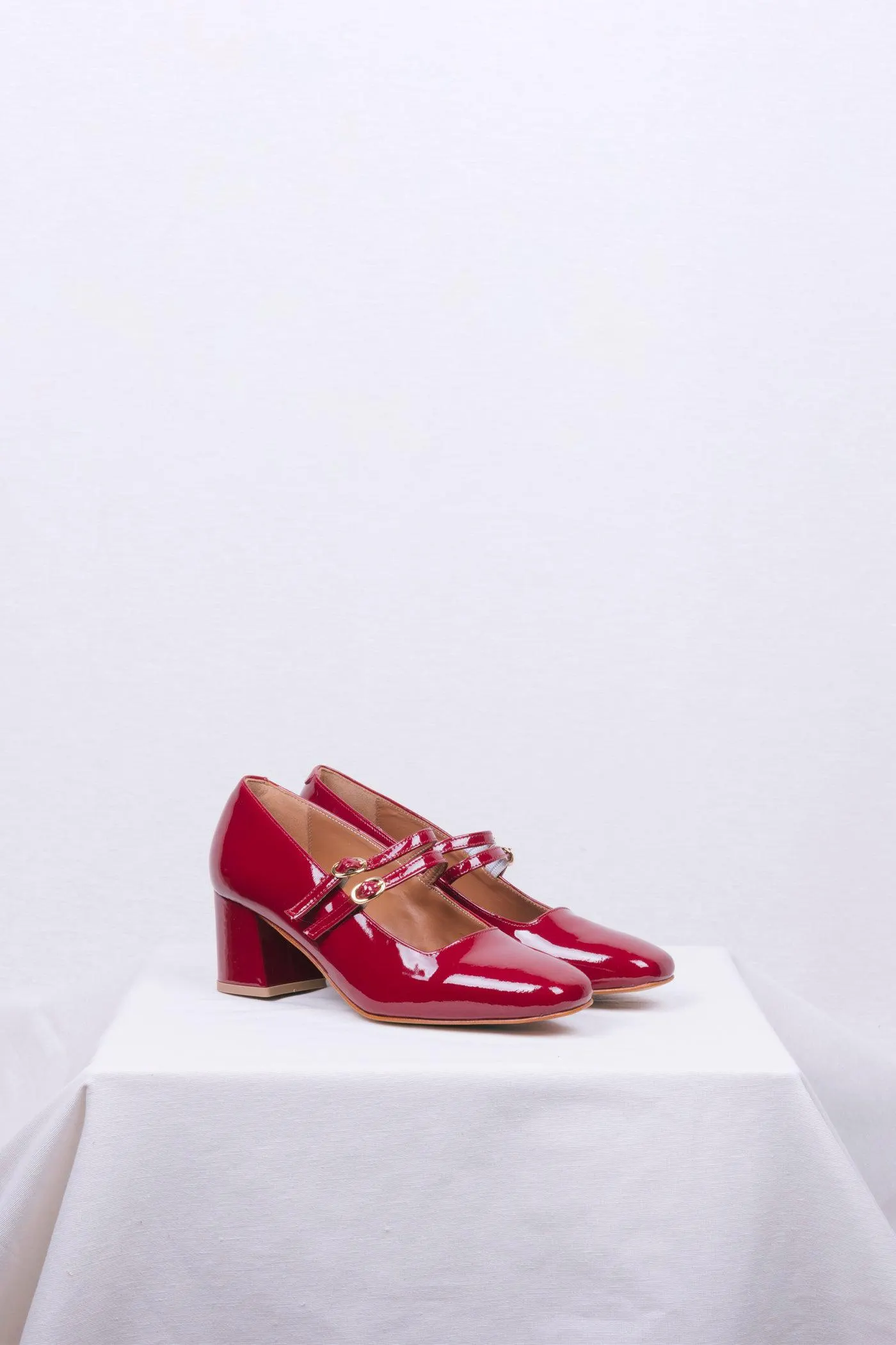 Sapatos Mary Jane de salto alto em verniz - bordeaux