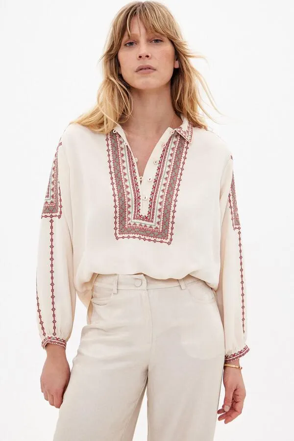 Estibaliz. Blusa polera bordada.