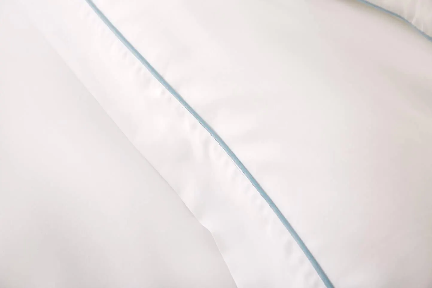 Lençol de Cima Branco/Azul Elegance de Cetim