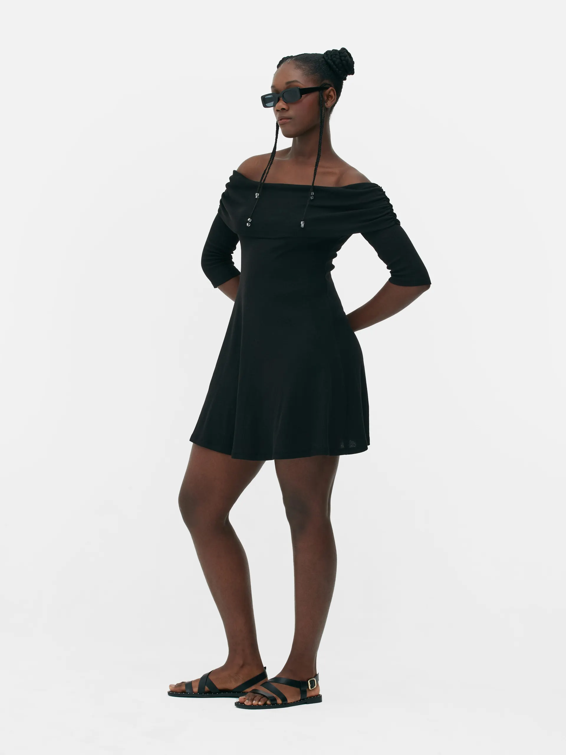 Vestido corto evasé con escote bardot