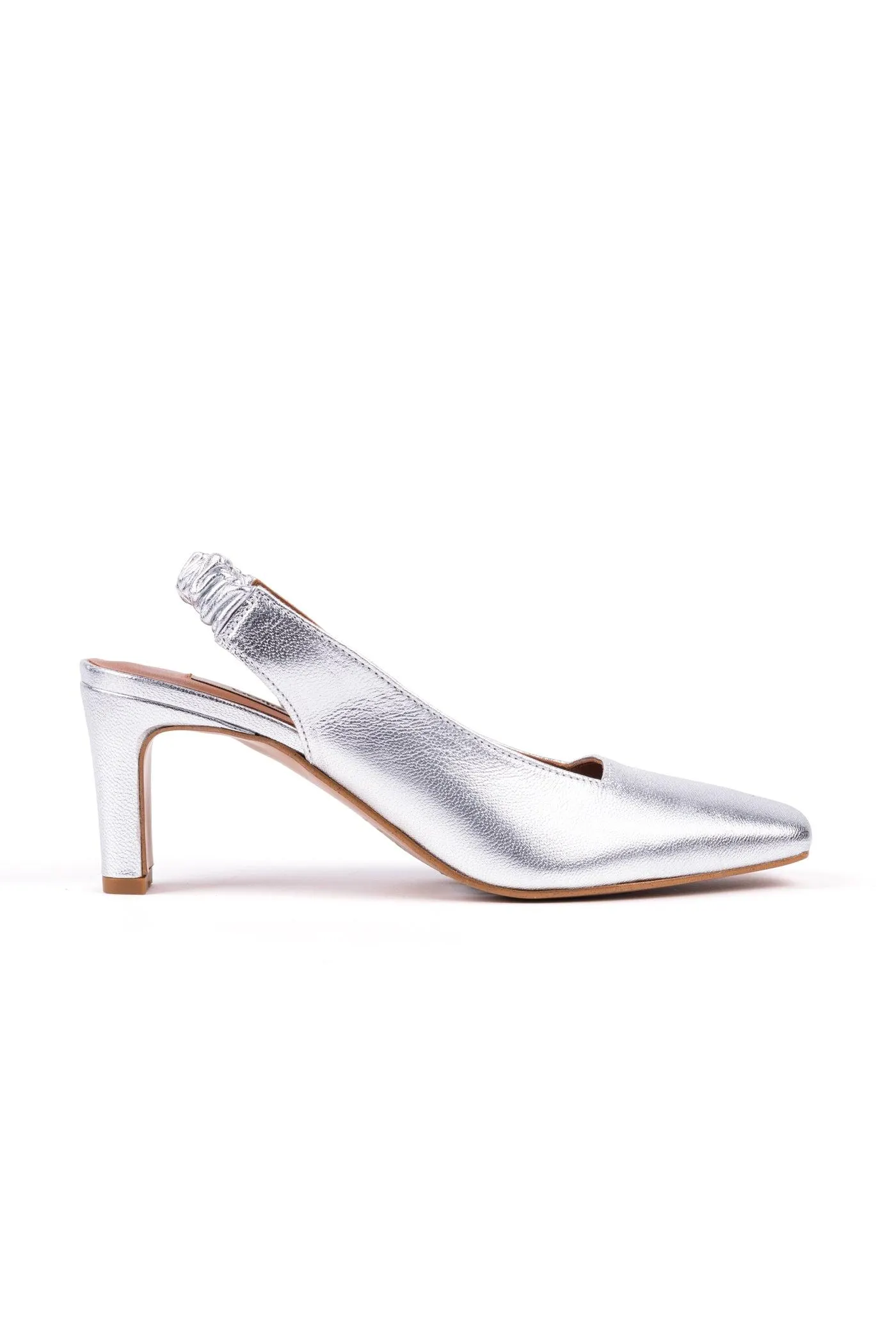 Slingbacks em pele metalizada com elástico