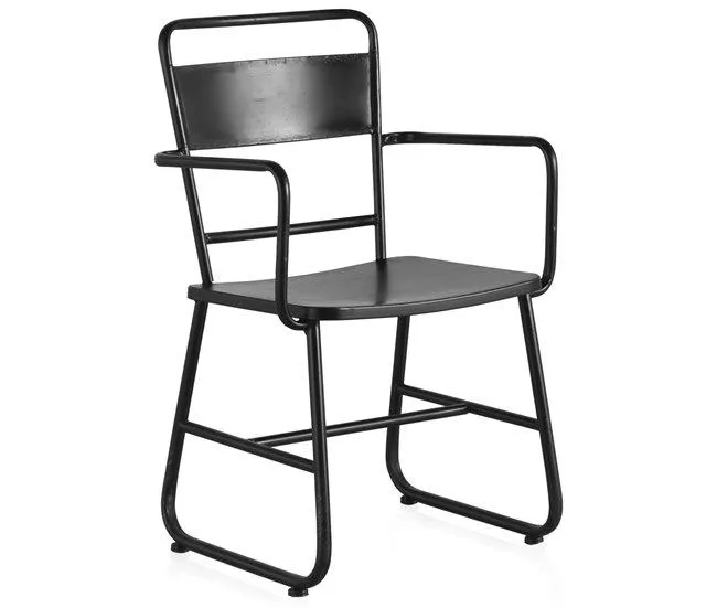 Poltrona com estrutura e assento em ferro