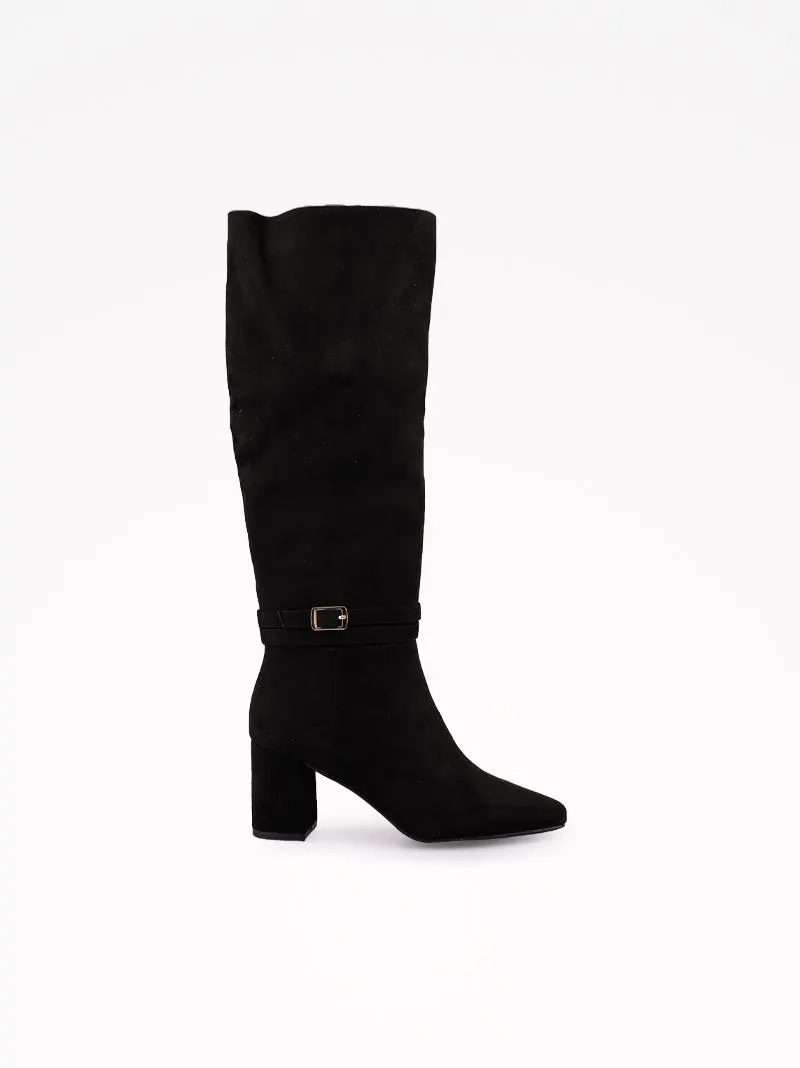 BOTA DE TACÃO COM CANO ALTO E FIVELA