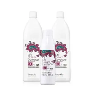 Produtos de grandes marcas de qualidade profissional, aprovadas pelos profissionais da área. Tintas de cabelo, champô, condicionador, equipamentos ou cuidados capilares, para hidratar, limpar e cuidar dos diferentes tipos de cabelo.