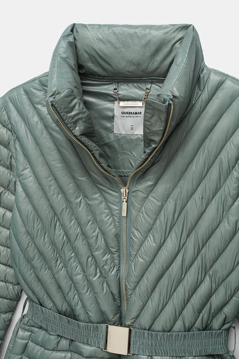 Casaco acolchoado com cinto