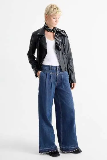 Wide leg jeans - mid-rise waist