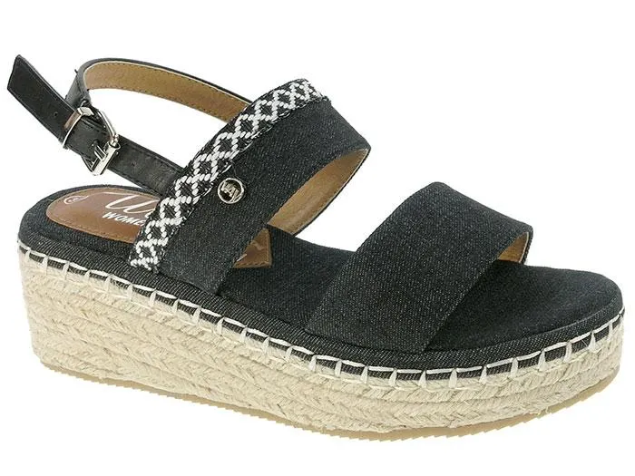 Casual sandals with wedge