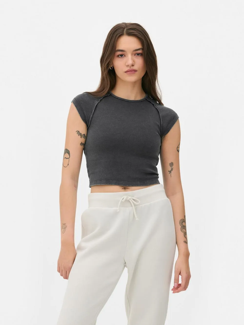 T-shirt curta estilo raglã com manga capa