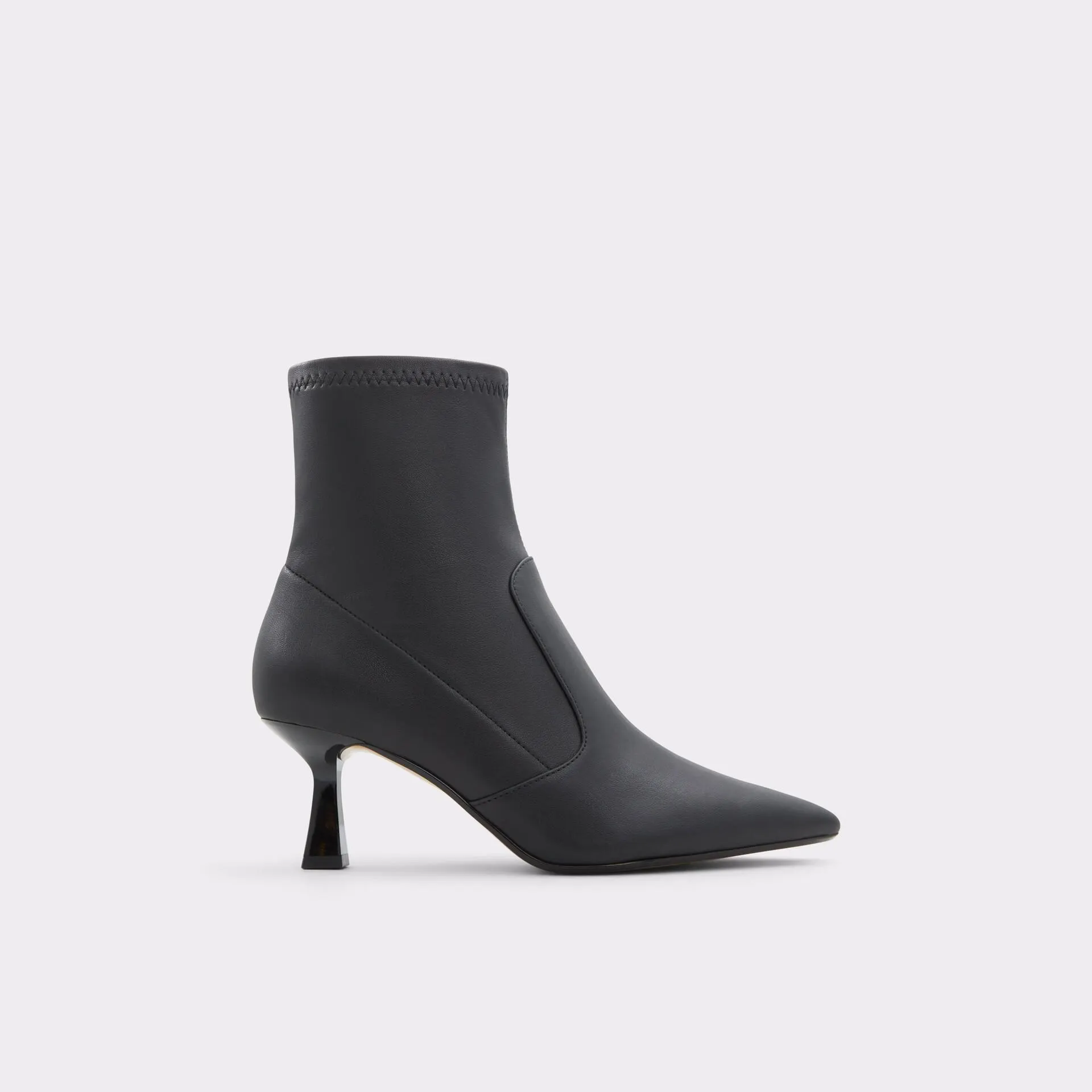 Botins em preto, salto fino - FAWNA