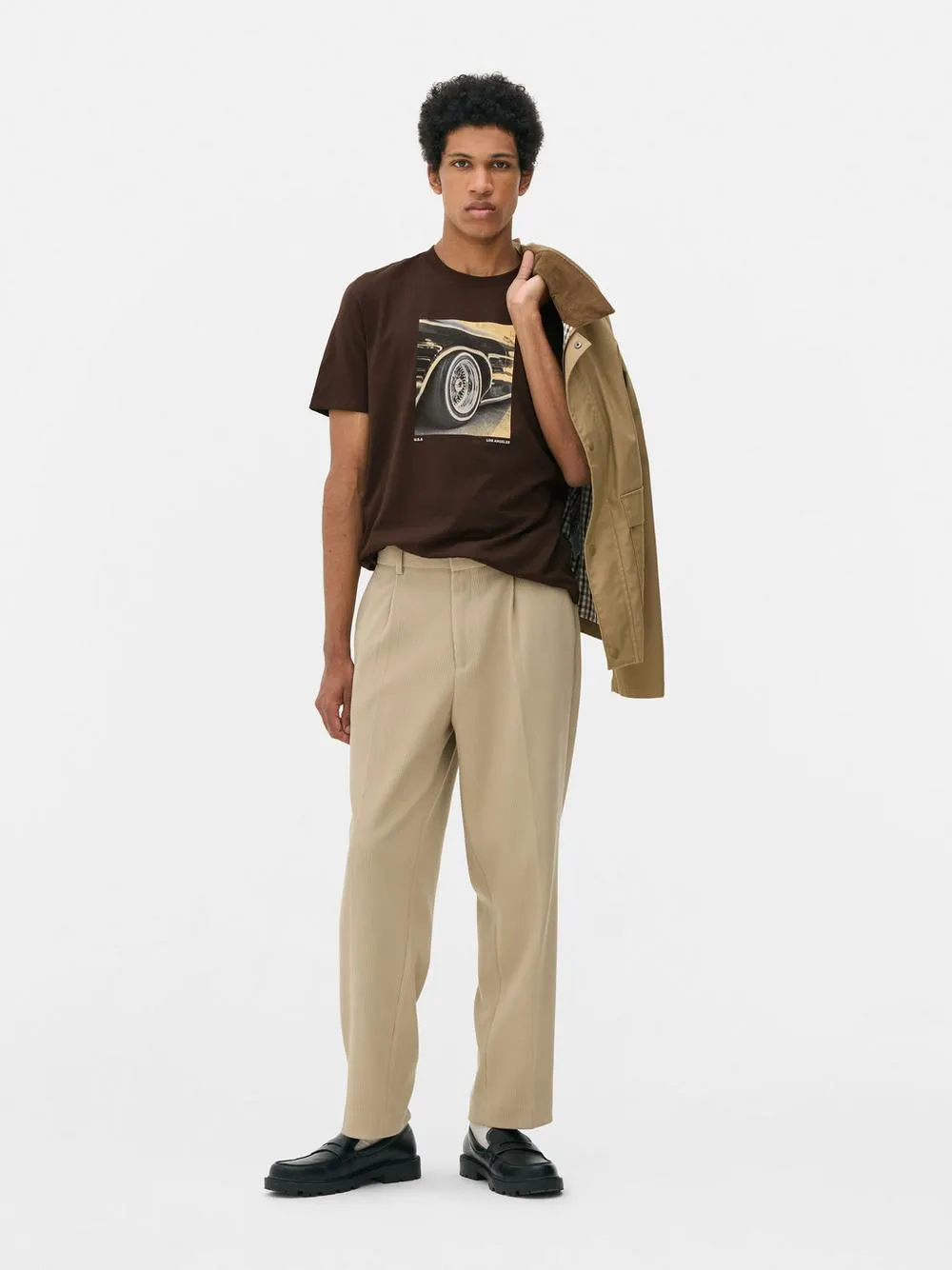 T-shirt manga curta gráfica roda carro