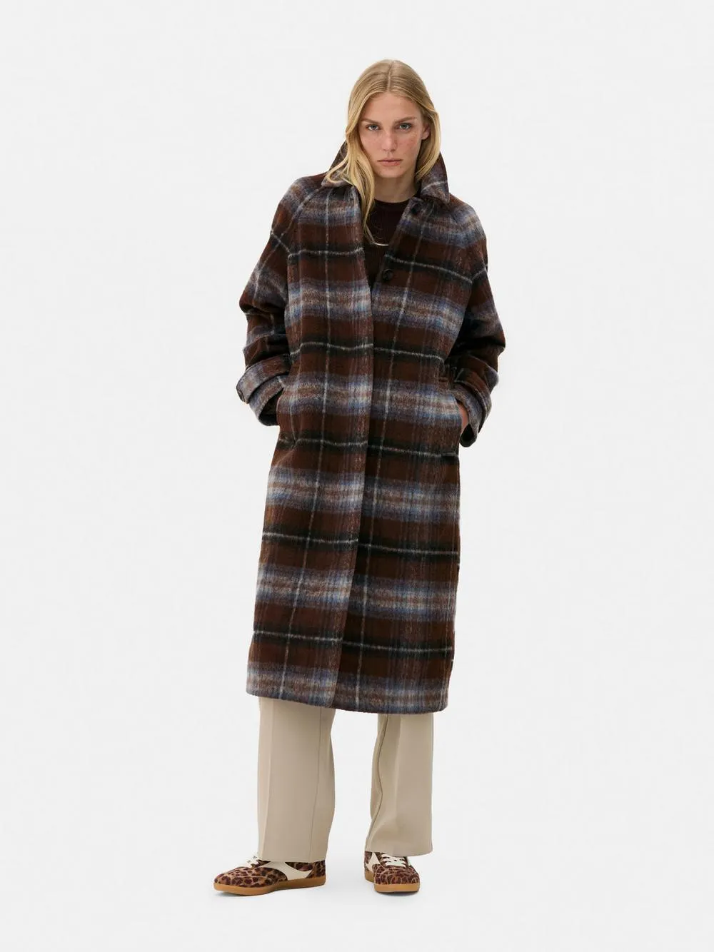 Cappotto a quadri con colletto a punta