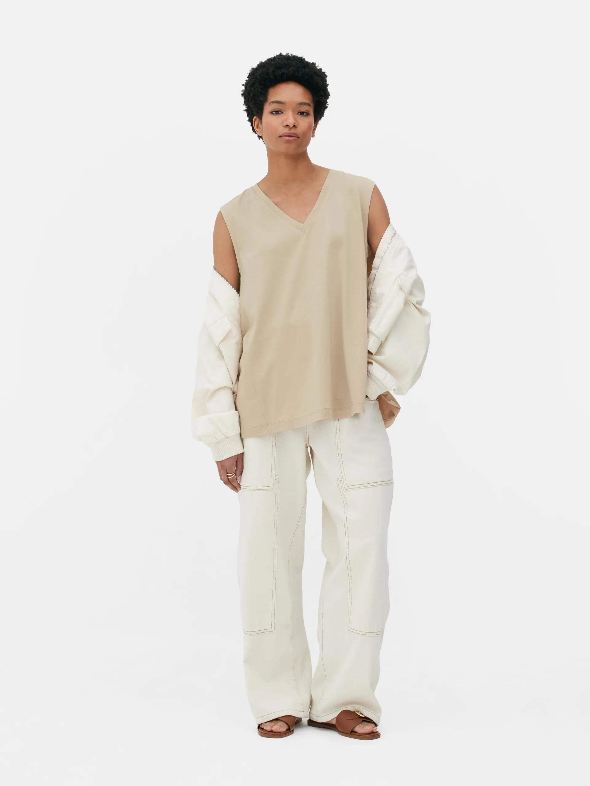 Canotta smanicata con scollo a V