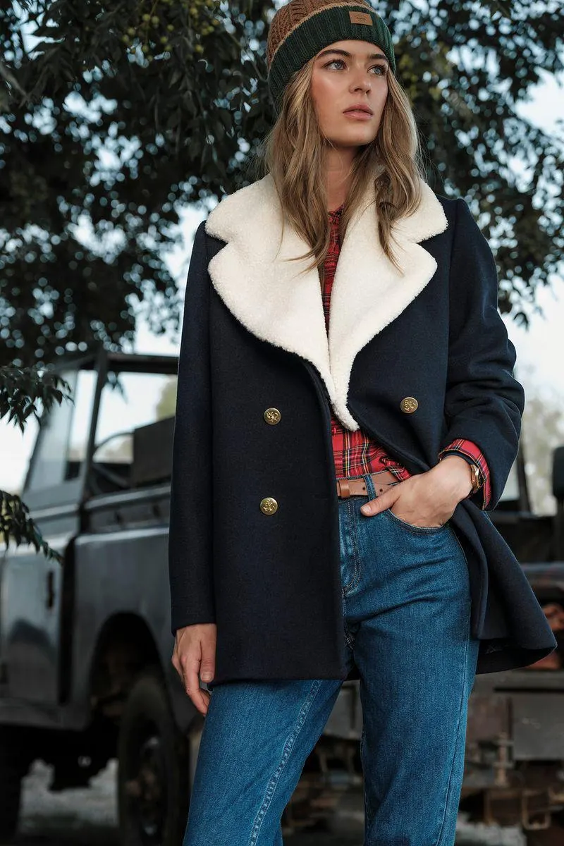 Casaco de lã assertoado com botões dourados