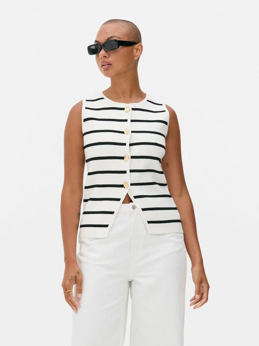 Gilet lavorato a maglia con bottoni color oro