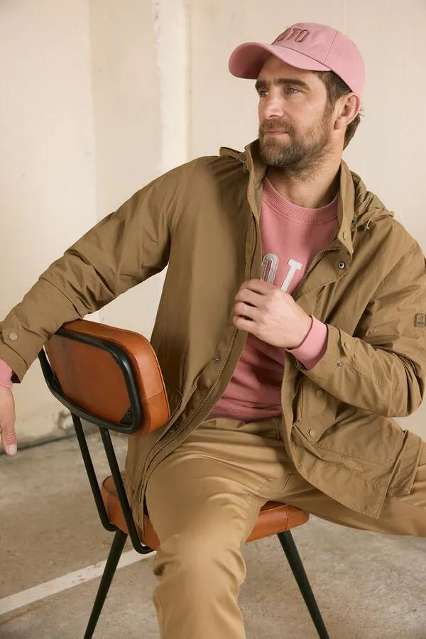 Chaqueta tres bolsillos con capucha