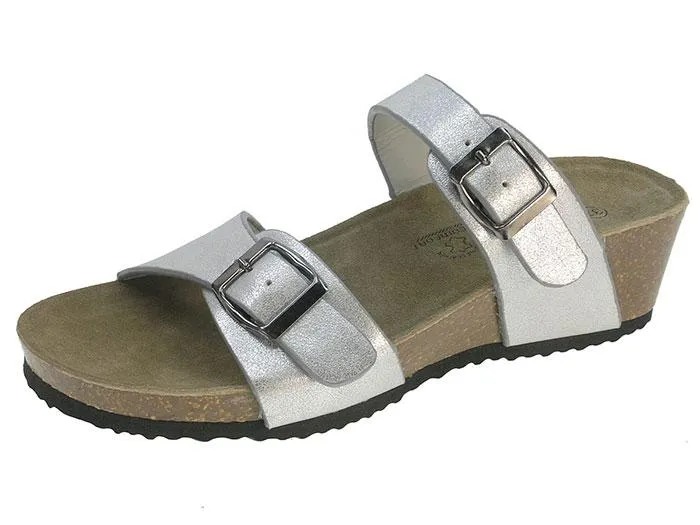 Casual slipper with wedge