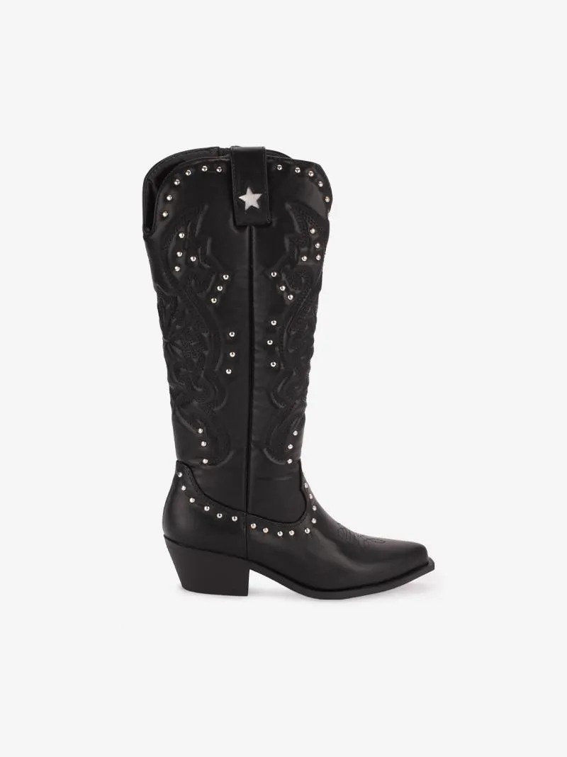 BOTA DE TACÃO ESTILO TEXANA ACOLCHOADA COM TACHAS METÁLICAS