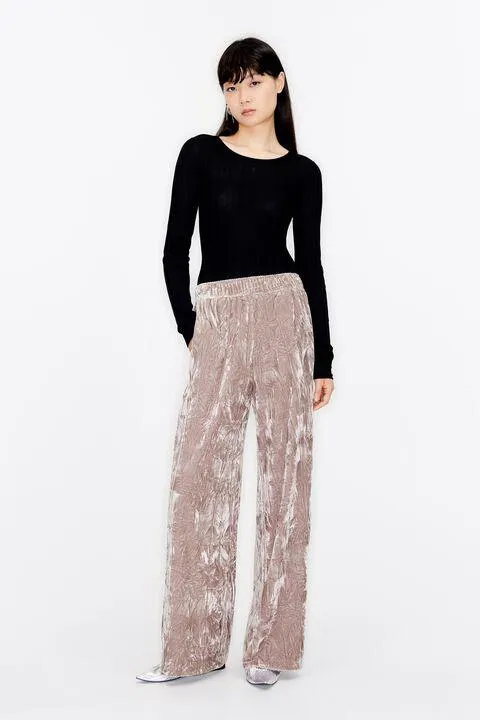 Calças fluidas veludo rosa