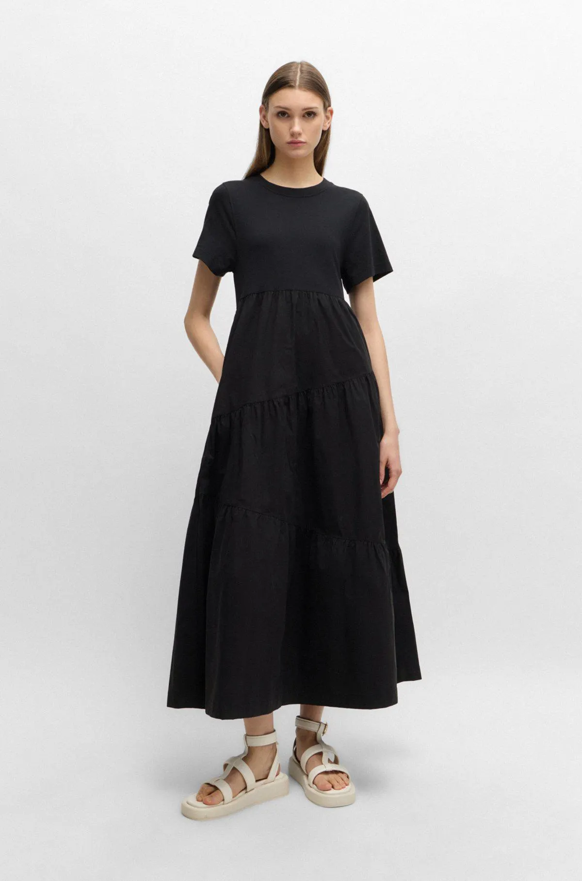 Vestido de malha de algodão com saia em camadas assimétricas