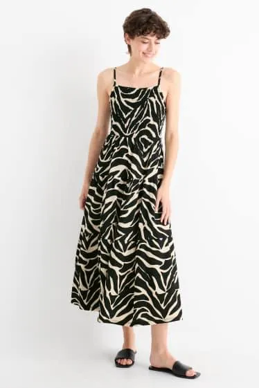 Fit & flare dress - patterned - textured - smocked