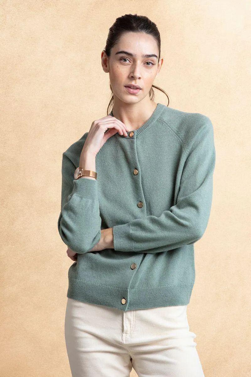 Casaco com botões dourados