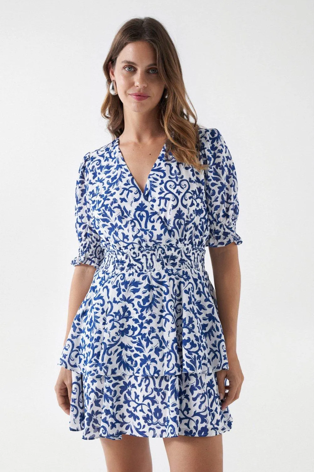 VESTIDO CURTO COM ESTAMPADO