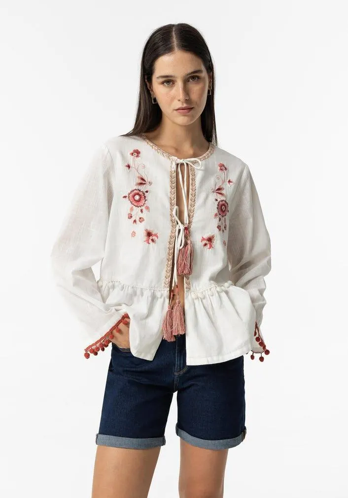 Casaco com Bordado e Pompons