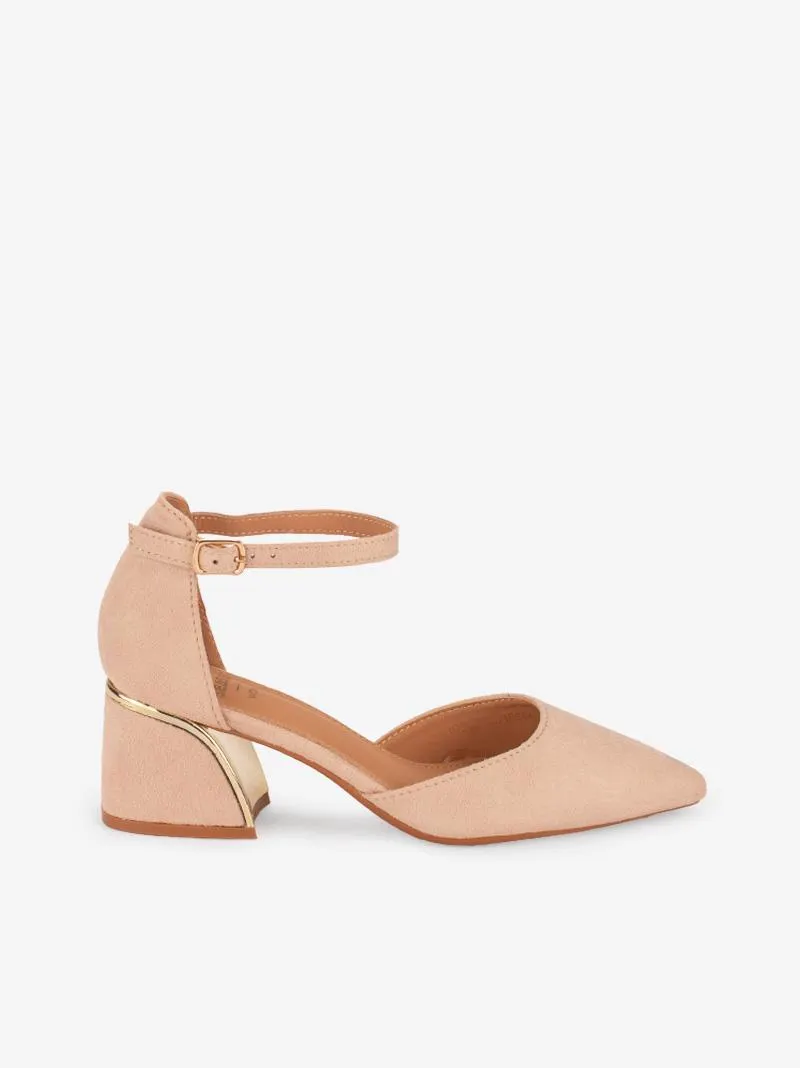 SAPATO PUMP ABERTO LATERAL DE TACÃO COM FORMA PONTIAGUDA E FIVELA NO TORNOZELO