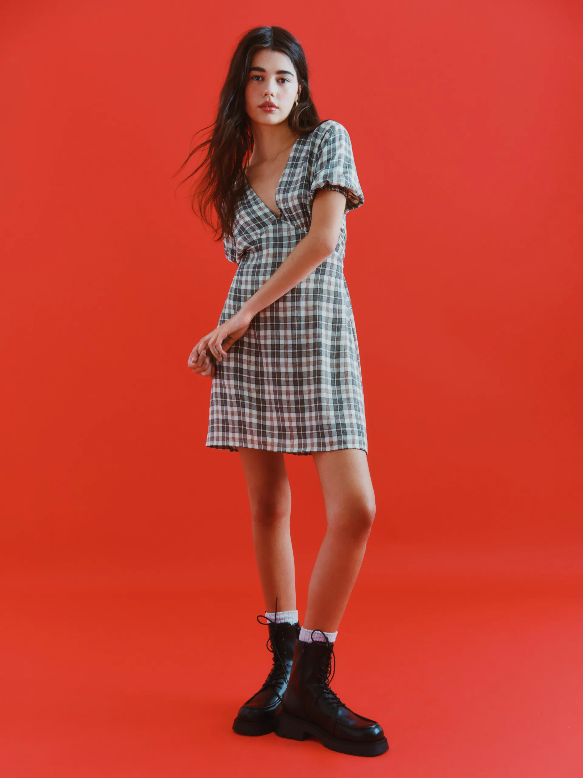 Minivestido de cuello de pico a cuadros