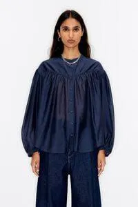 Camisa boxy em azul-marinho