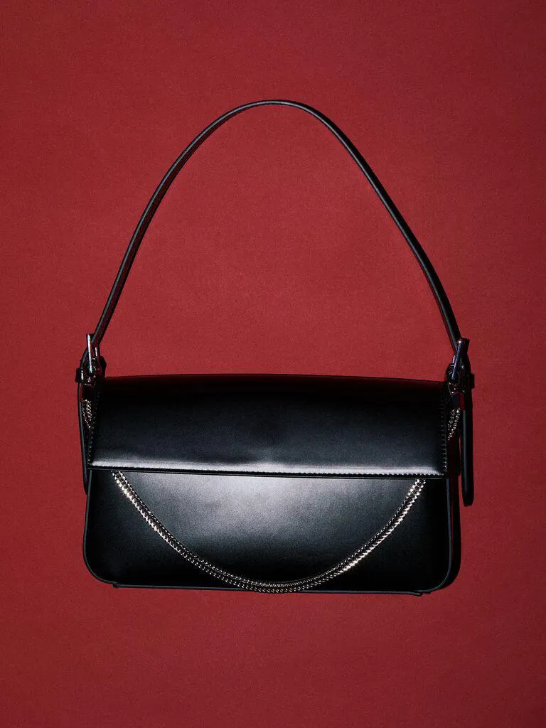 Bolsa de ombro com corrente