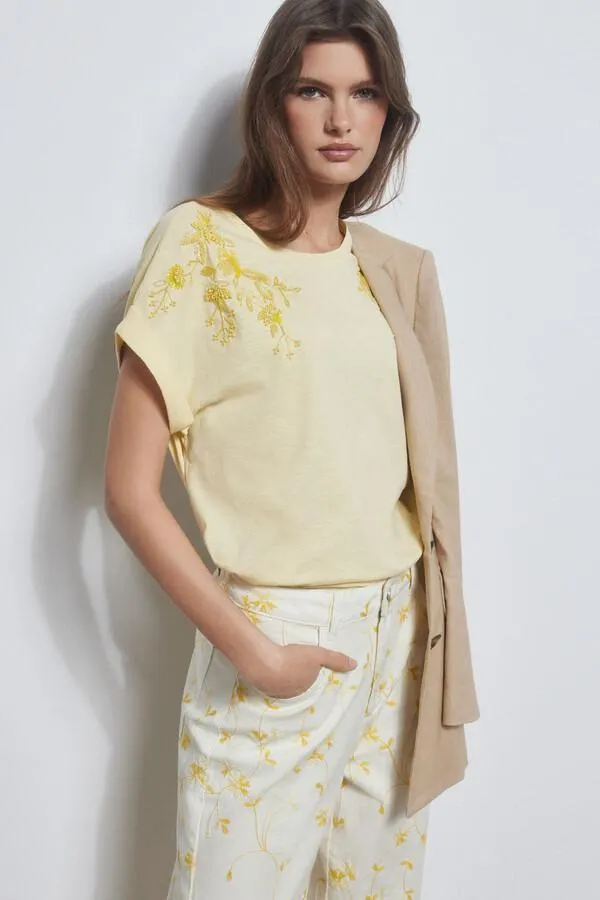 Camiseta bordados manga corta