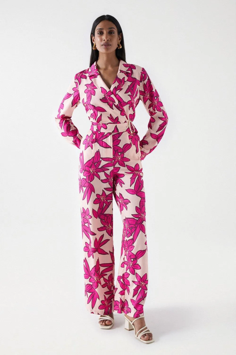 MACACÃO ACETINADO COM ESTAMPADO FLORAL