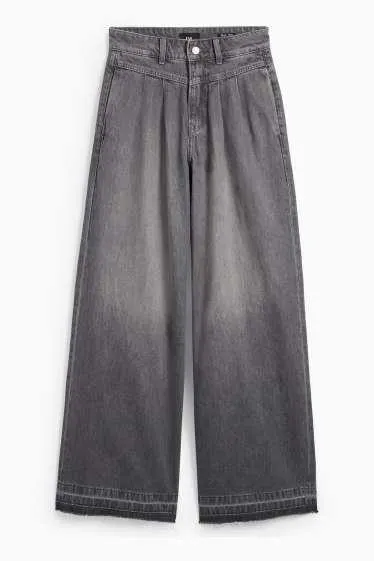 Wide leg jeans - mid-rise waist