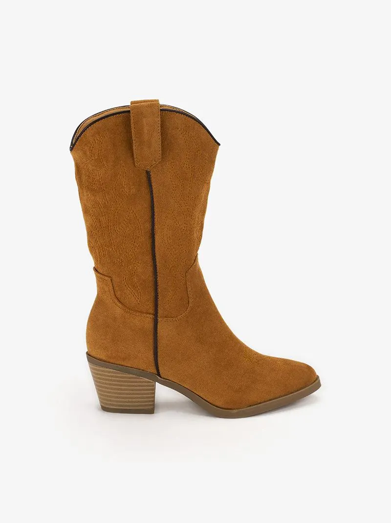 BOTA DE TACÃO ESTILO TEXANA DE FECHO INTERIOR COM BORDADO NO CANO