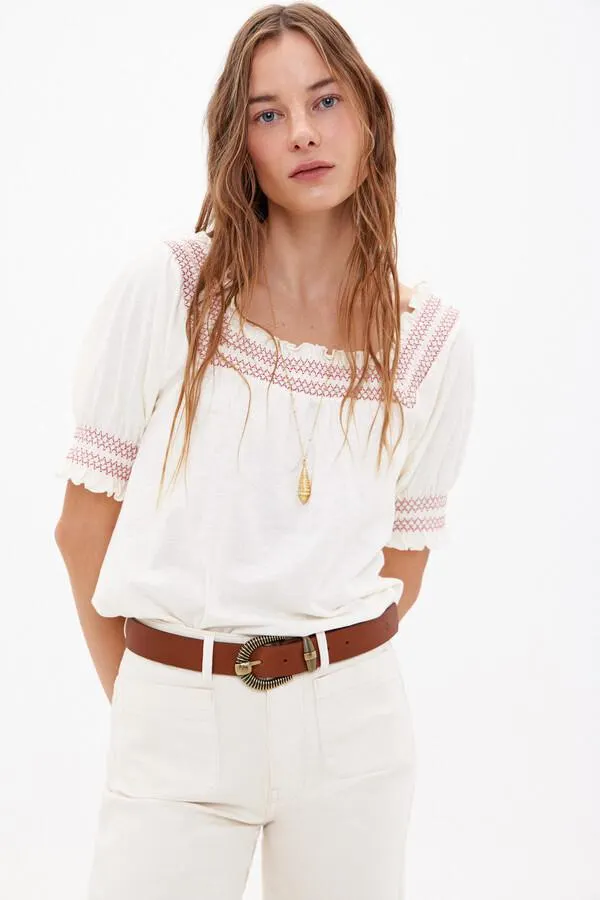 Tala. Camiseta de algodón romántica