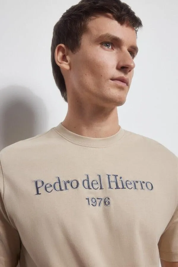 Camiseta logo bordado