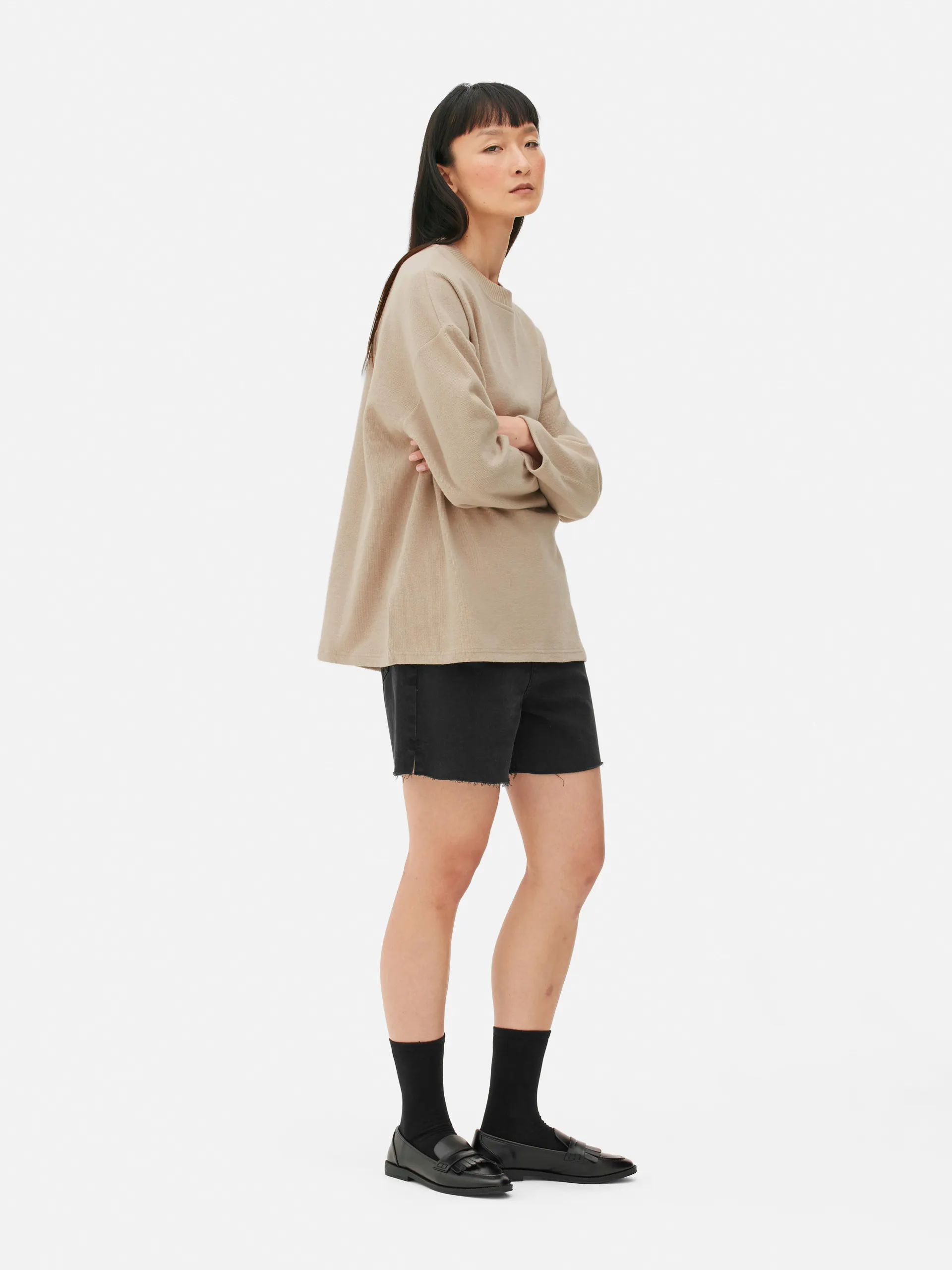 Maglione lavorato a maglia con spacco laterale