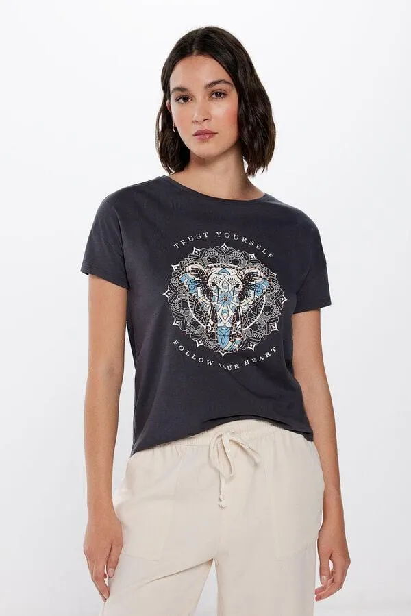 Camiseta Gráfica Étnica