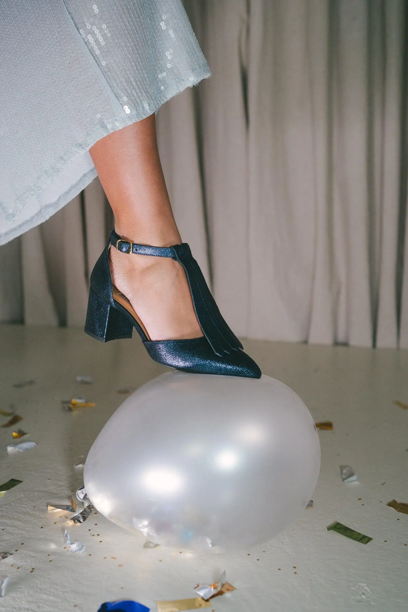 Sapatos de salto alto em pele metalizada com franjas - Dark Blue